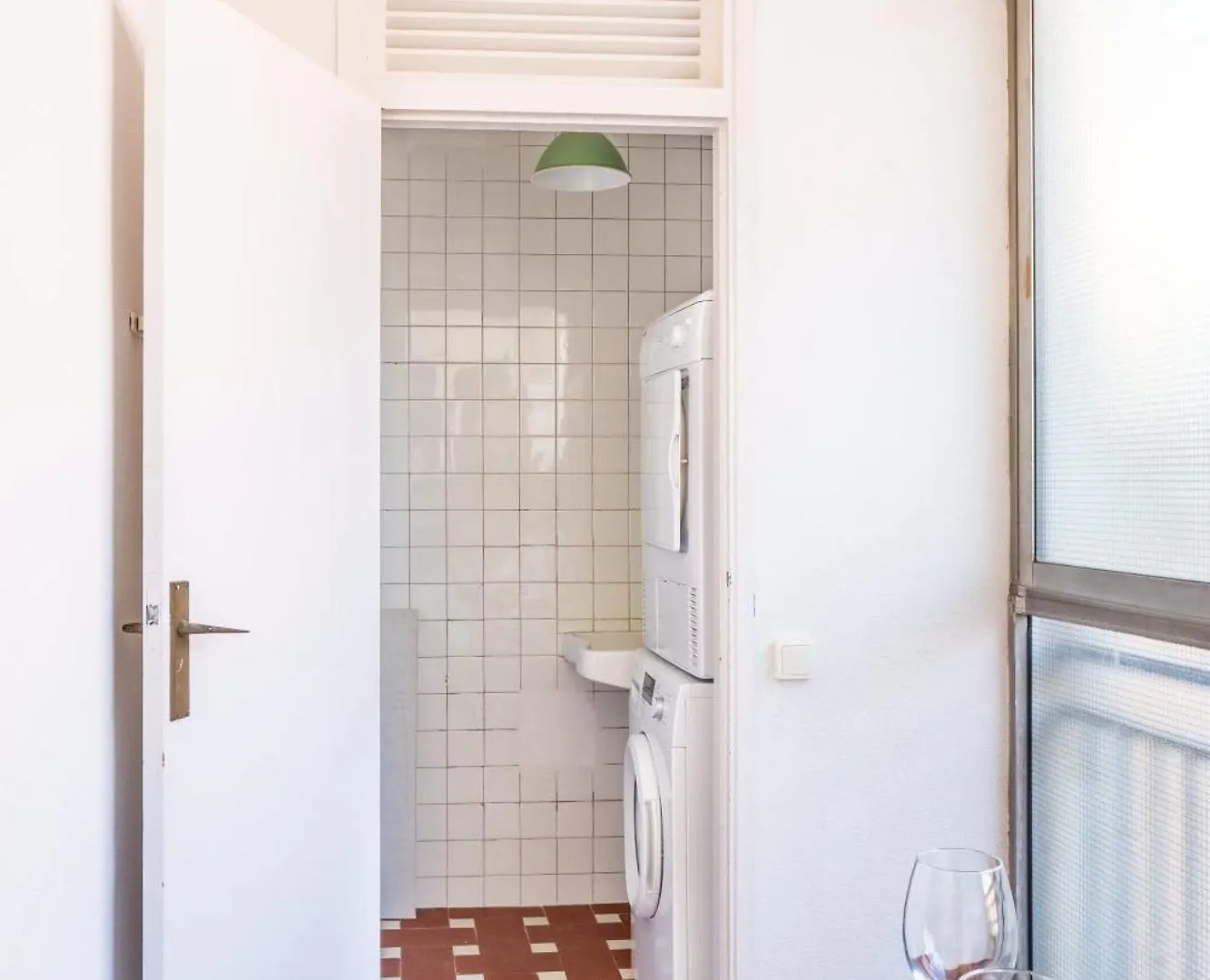 Big Apartment For 15 In The Heart Of Eixample Barcelona