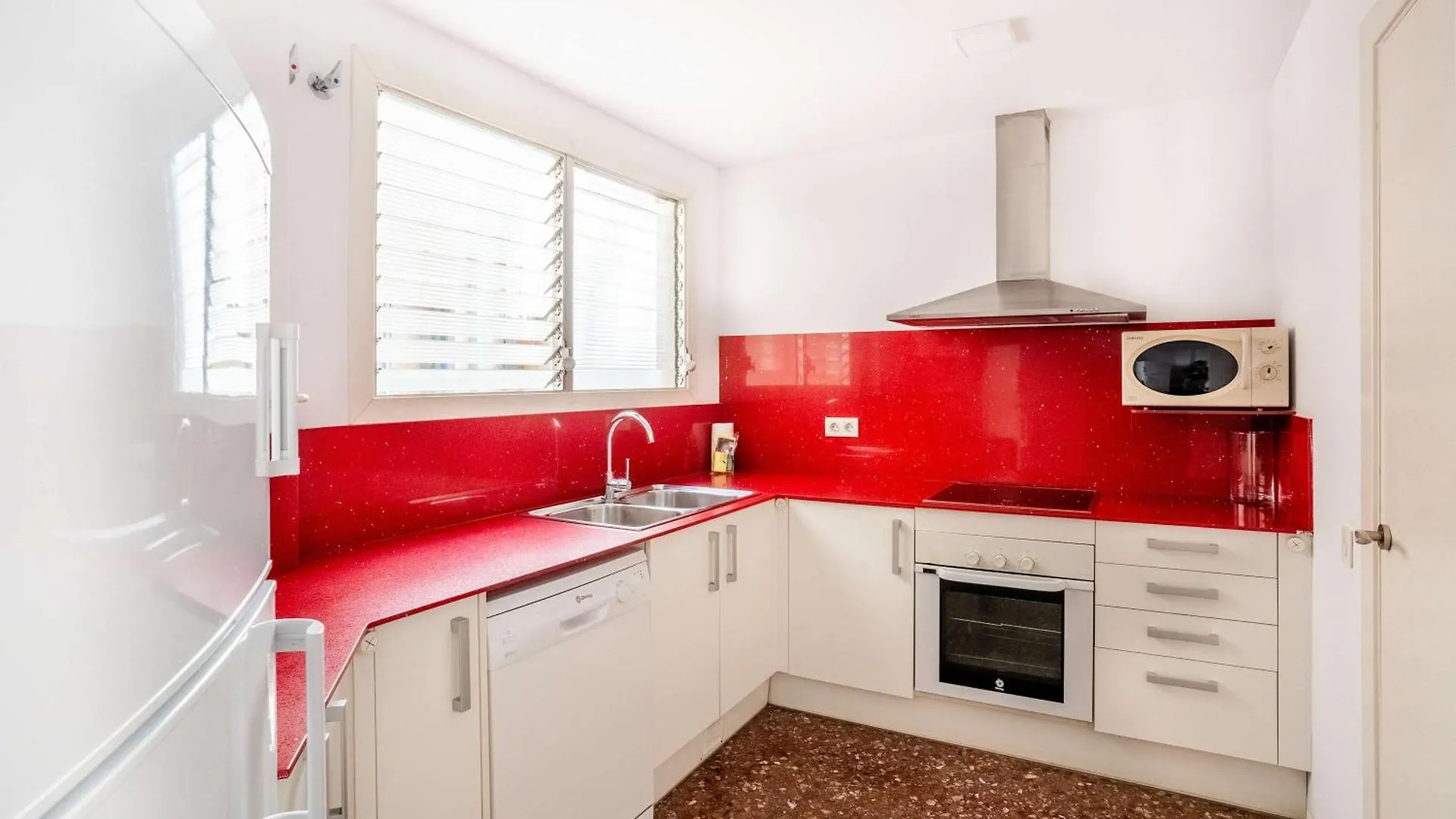 Big Apartment For 15 In The Heart Of Eixample Barcelona